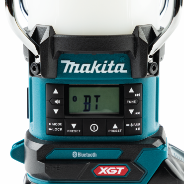 Makita_Feature_Shot(display_bluetooth).png