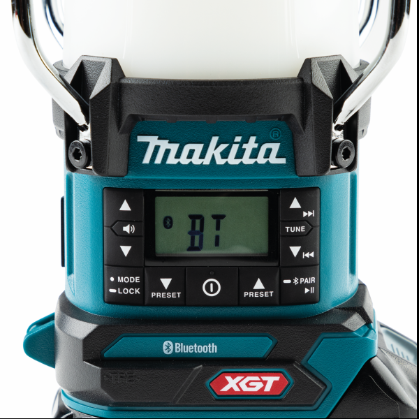 Makita_Feature_Shot(display_bluetooth).png