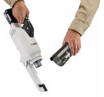 Makita_GLC03Z_Feature_Shot(bagless_canister).png