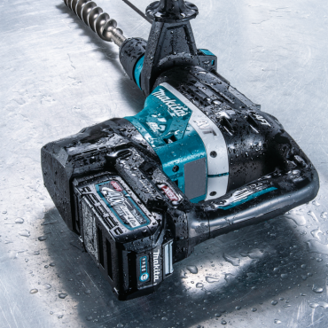 Makita_GRH05M1_Feature_Shot(APT_water).png