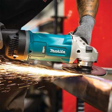 Makita_GA9070X1_Action_Shot(resin_disc)